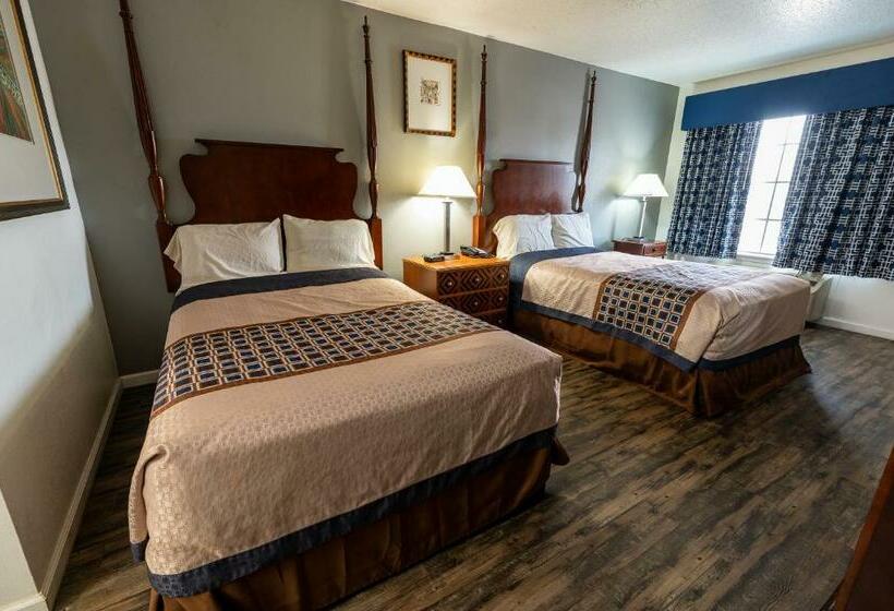 هتل American Inn & Suites Russellville