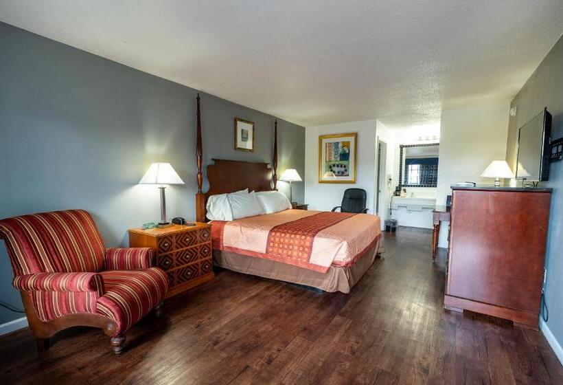 هتل American Inn & Suites Russellville