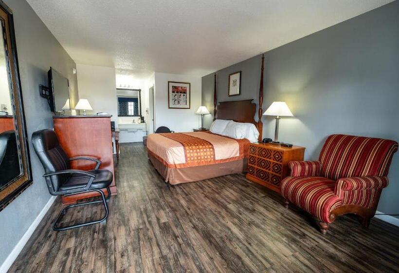 هتل American Inn & Suites Russellville