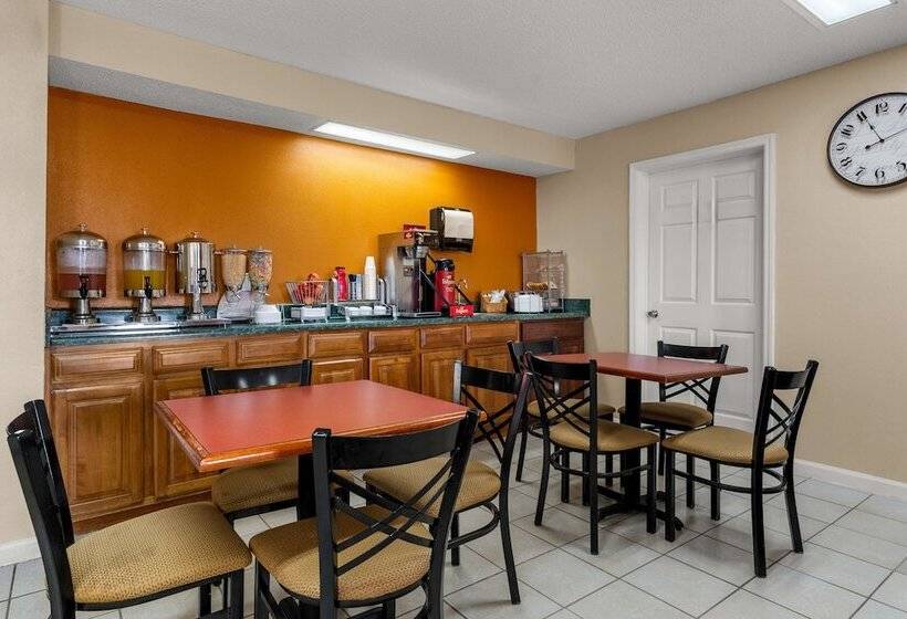 فندق Americas Best Value Inn Montezuma