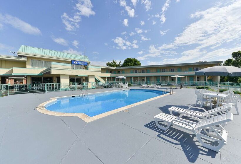 Отель Americas Best Value Inn Suites South Boston