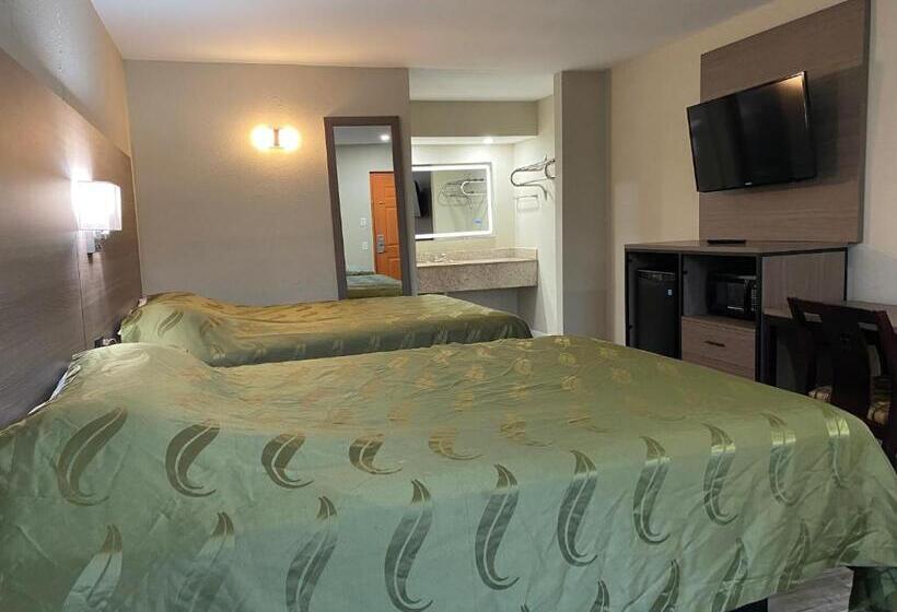בית מלון כפרי Brentwood Inn & Suites