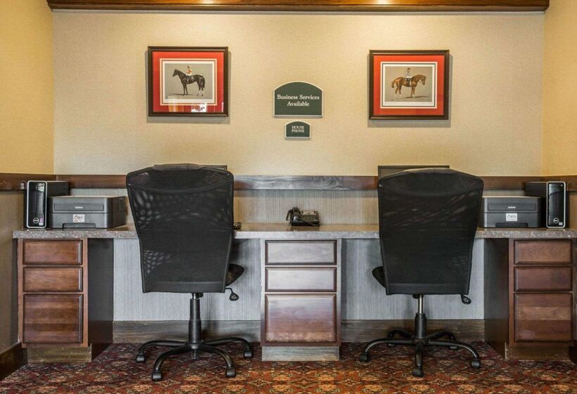 هتل Clarion Inn & Suites At The Outlets Of Lake George