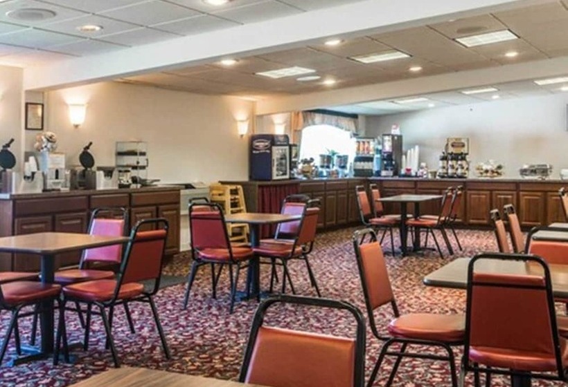 هتل Clarion Inn & Suites At The Outlets Of Lake George