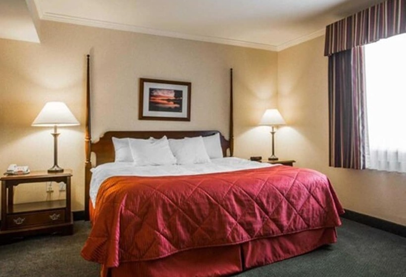 هتل Clarion Inn & Suites At The Outlets Of Lake George