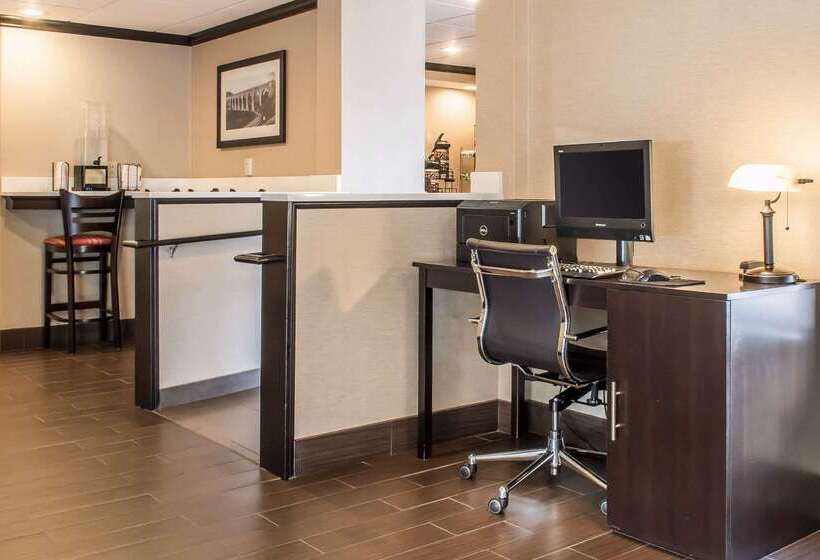 هتل Spark By Hilton Clarks Summit