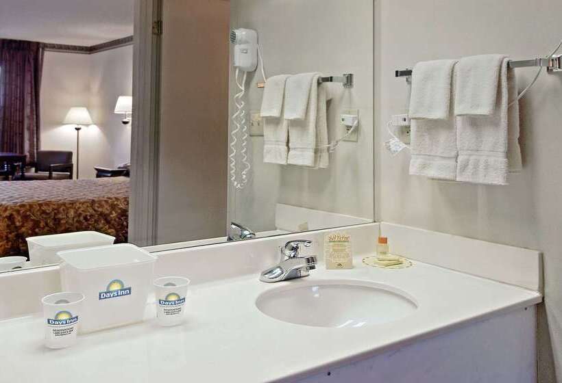 هتل Days Inn By Wyndham Bainbridge