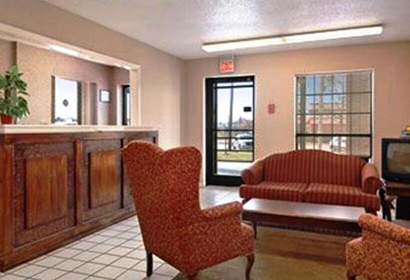 בית מלון כפרי Days Inn By Wyndham Brownsville