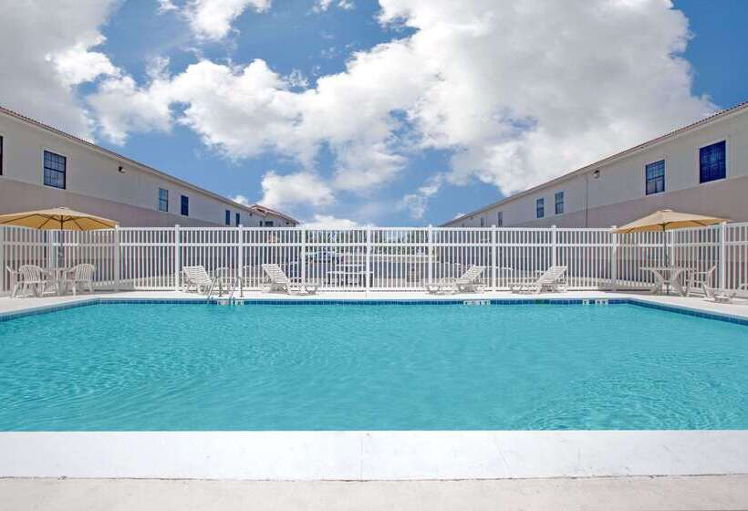 هتل Days Inn By Wyndham Casper