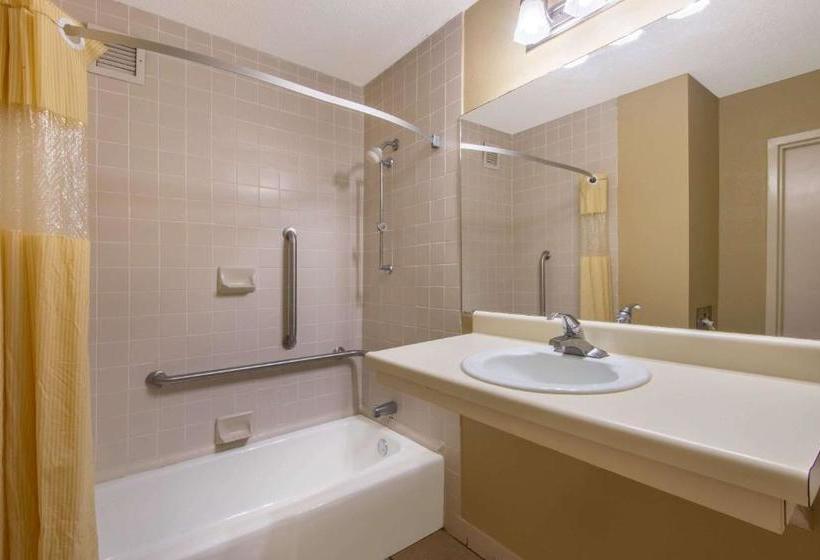 Отель Days Inn By Wyndham Clanton Al