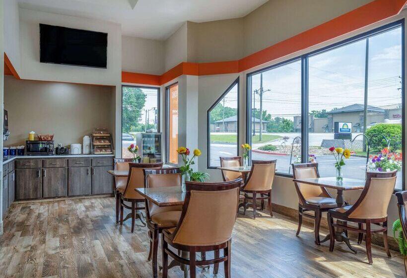 هتل Days Inn By Wyndham Clemson