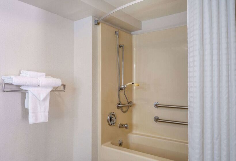 هتل Days Inn By Wyndham Clemson