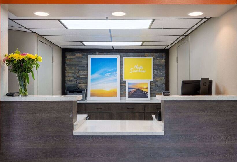 هتل Days Inn By Wyndham Clemson