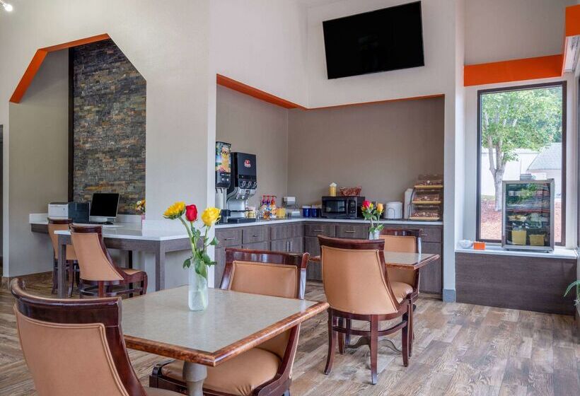 هتل Days Inn By Wyndham Clemson