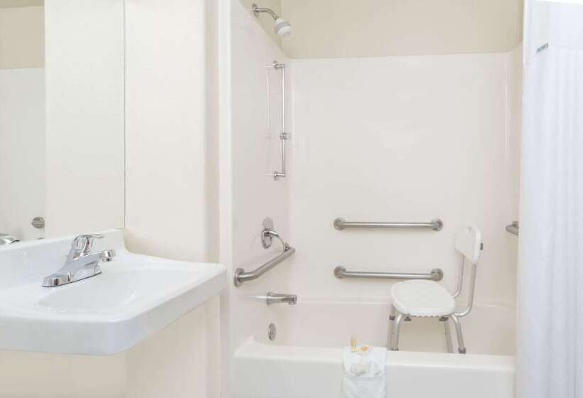 هتل Days Inn By Wyndham Colorado Springs Air Force Academy