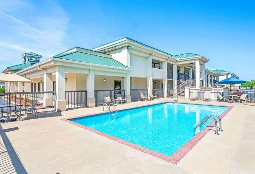 בית מלון כפרי Days Inn By Wyndham Covington