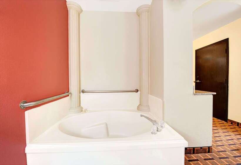 هتل Days Inn By Wyndham Dallas Plano