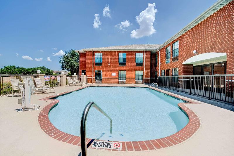 هتل Days Inn By Wyndham Dallas Plano