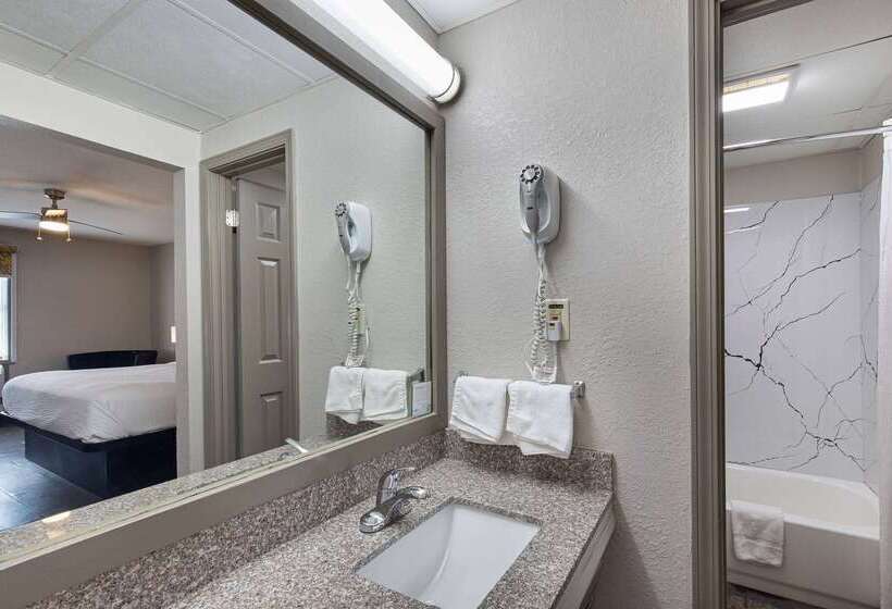 בית מלון כפרי Days Inn By Wyndham Holladay