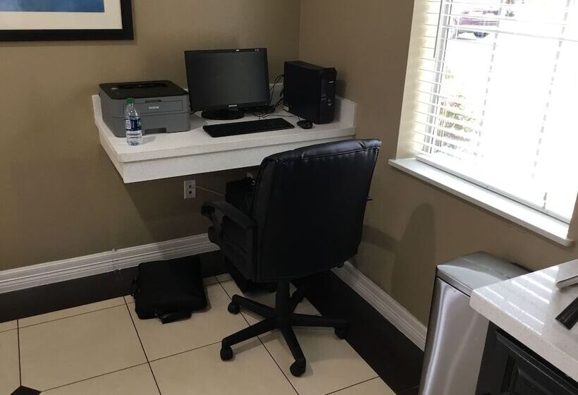 هتل Days Inn By Wyndham Humble/houston Intercontinental Airport