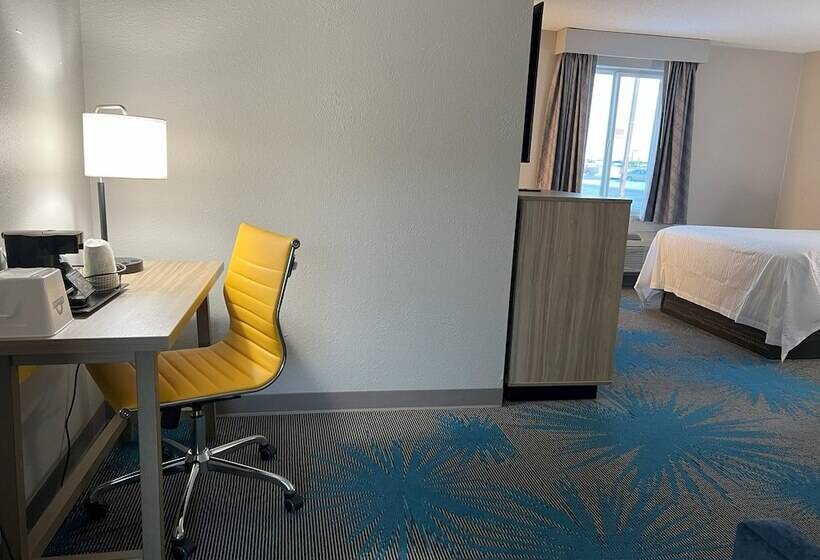 Hotelli Days Inn By Wyndham Jamestown