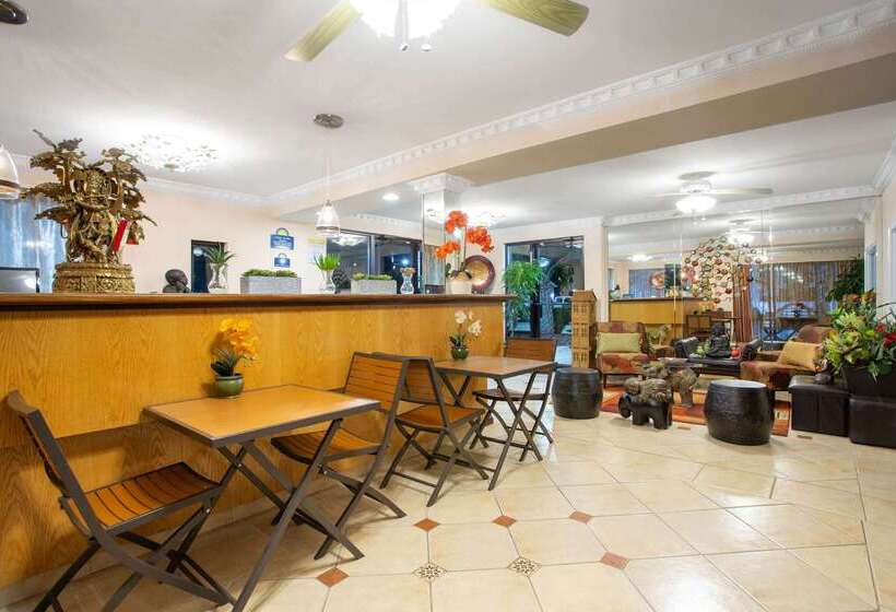 호텔 Days Inn By Wyndham Lake City
