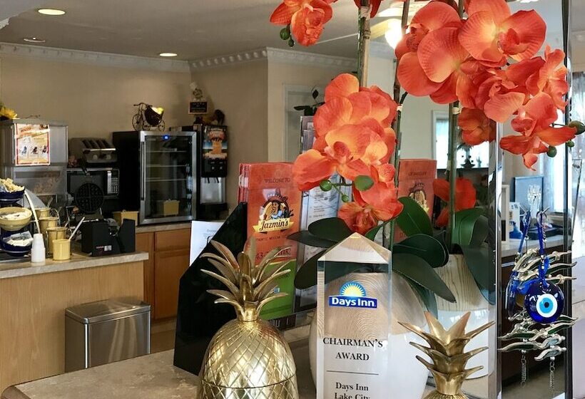 호텔 Days Inn By Wyndham Lake City