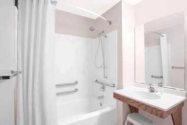 هتل Days Inn By Wyndham Madison Ne/windsor