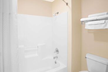 هتل Days Inn By Wyndham Madison Ne/windsor