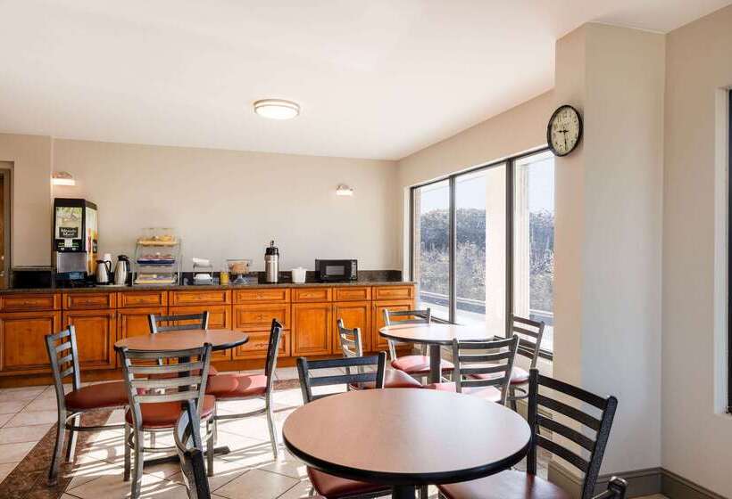 ホテル Days Inn By Wyndham Mooresville Lake Norman