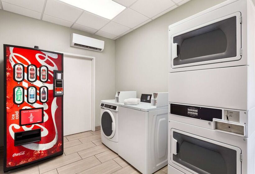 호텔 Days Inn By Wyndham Paris