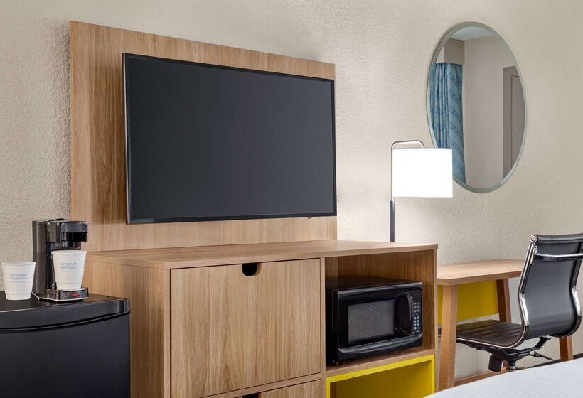 ホテル Days Inn By Wyndham Paris