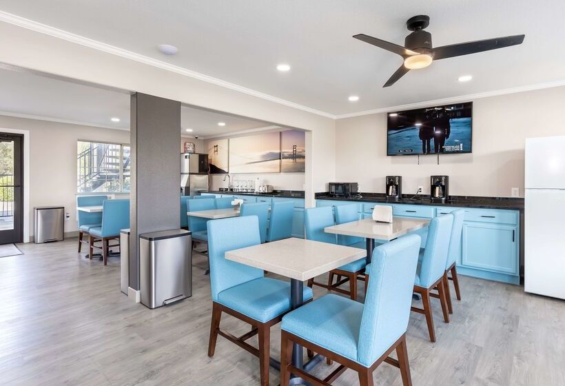בית מלון כפרי Days Inn By Wyndham Red Bluff