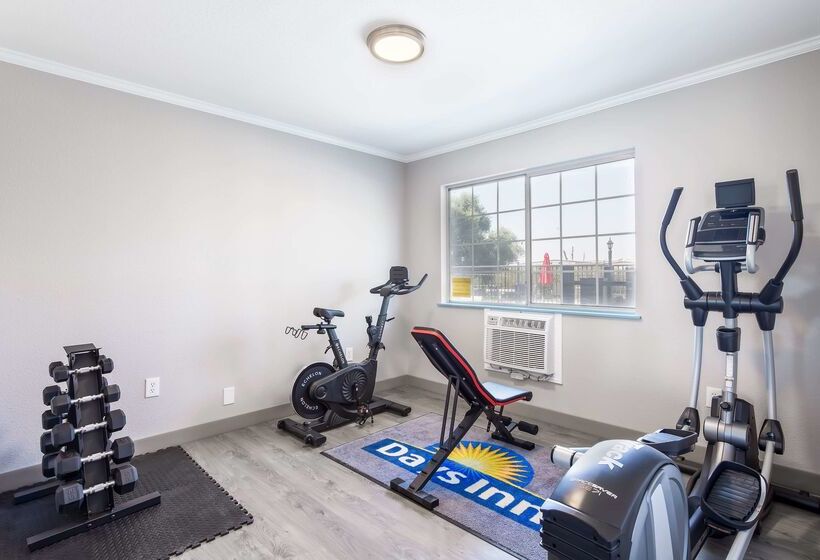 בית מלון כפרי Days Inn By Wyndham Red Bluff