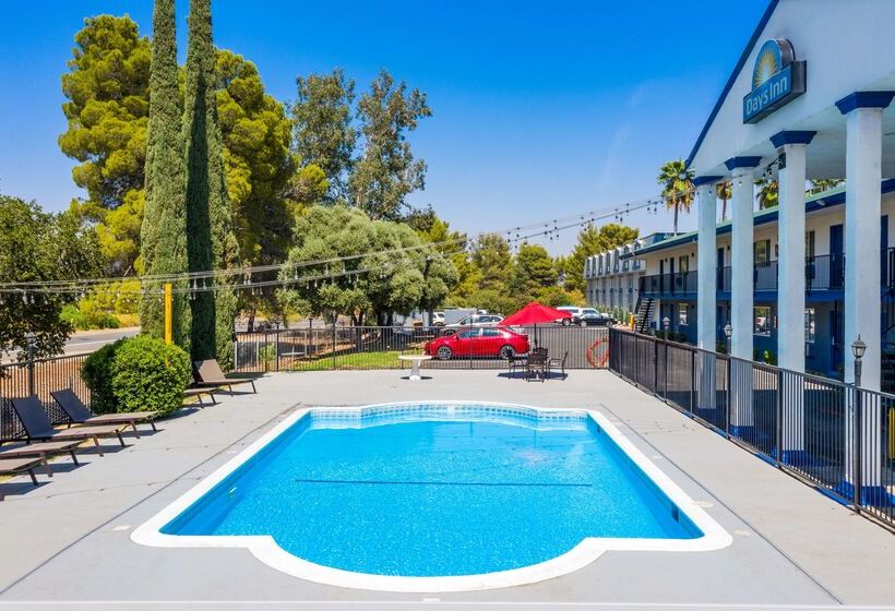 בית מלון כפרי Days Inn By Wyndham Red Bluff