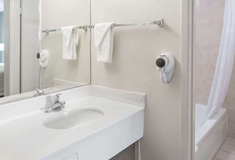 בית מלון כפרי Days Inn By Wyndham In San Bernardino