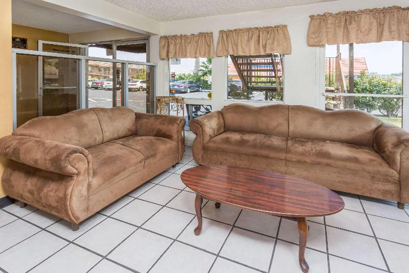 בית מלון כפרי Days Inn By Wyndham In San Bernardino