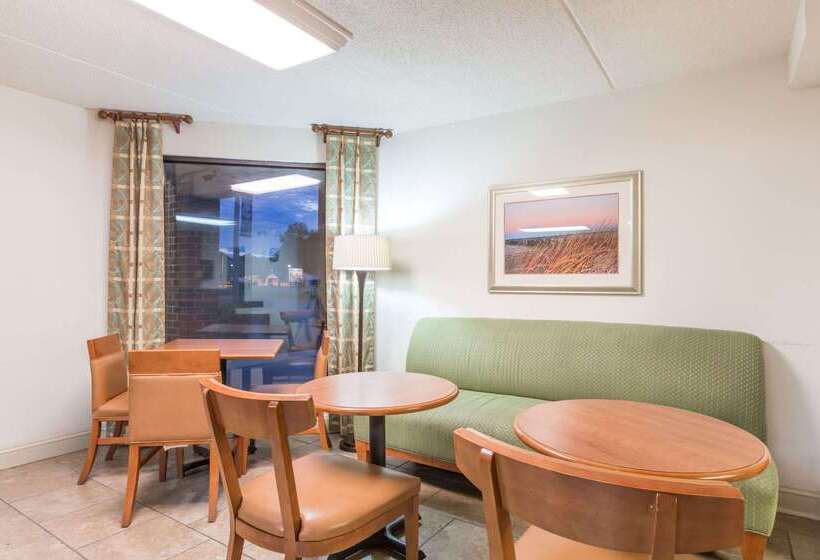 בית מלון כפרי Days Inn By Wyndham Tappahannock