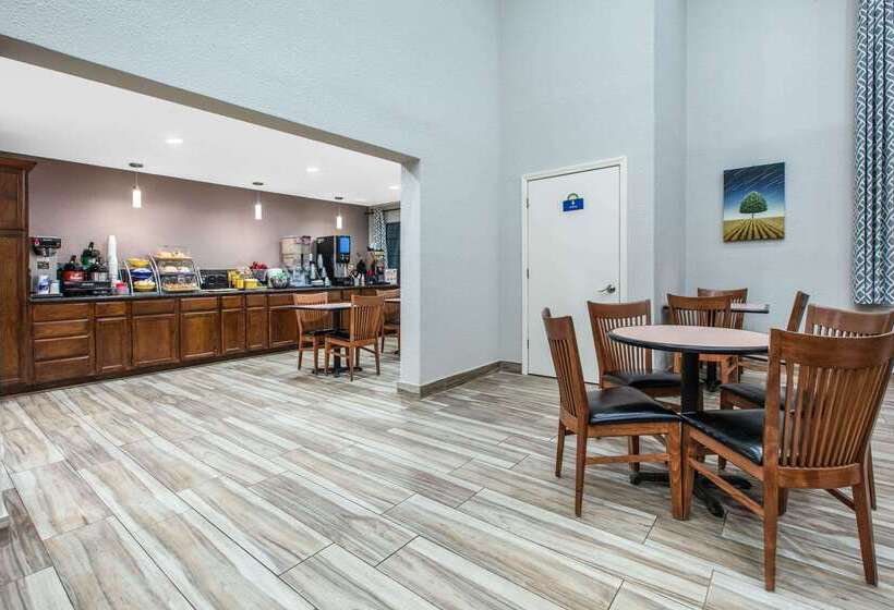 هتل Days Inn By Wyndham Waco Near Downtown University