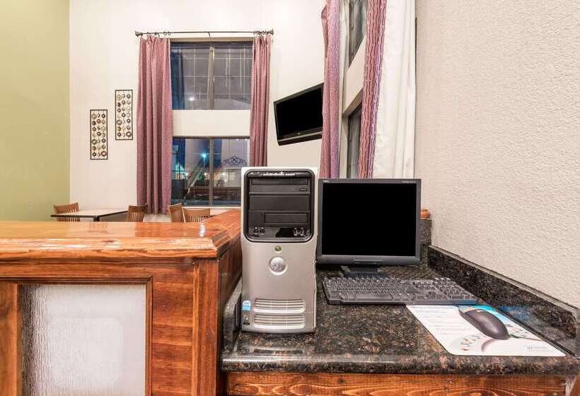 هتل Days Inn By Wyndham Waco Near Downtown University