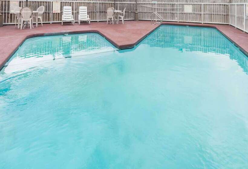 هتل Days Inn By Wyndham Waco Near Downtown University