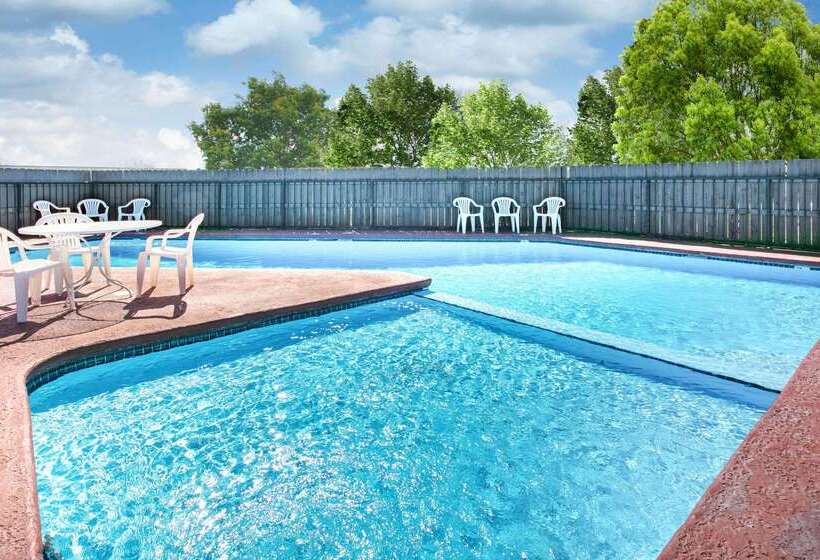 هتل Days Inn By Wyndham Waco Near Downtown University