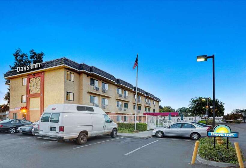 هتل Days Inn By Wyndham Woodland