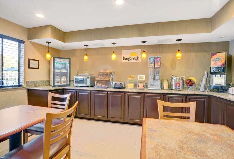 هتل Days Inn By Wyndham Woodland