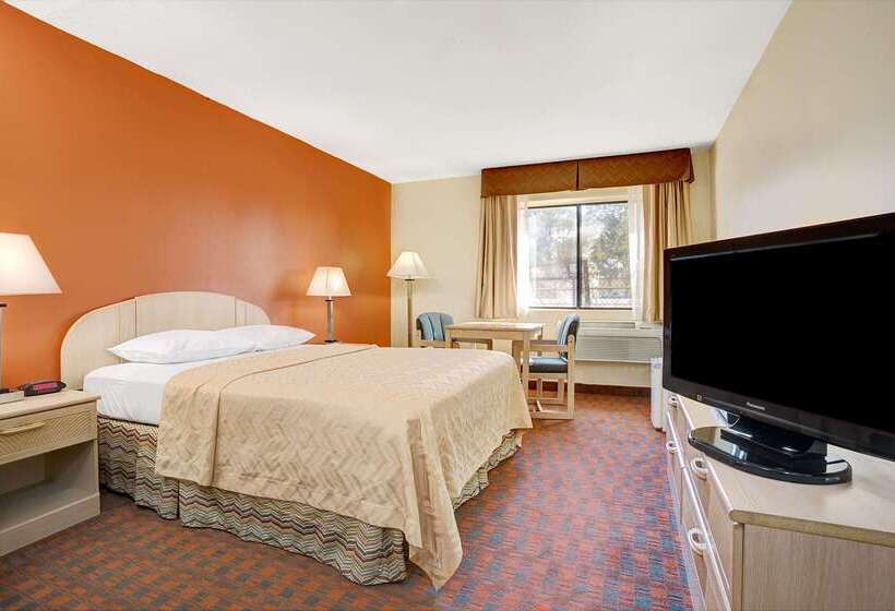 هتل Days Inn By Wyndham Woodland