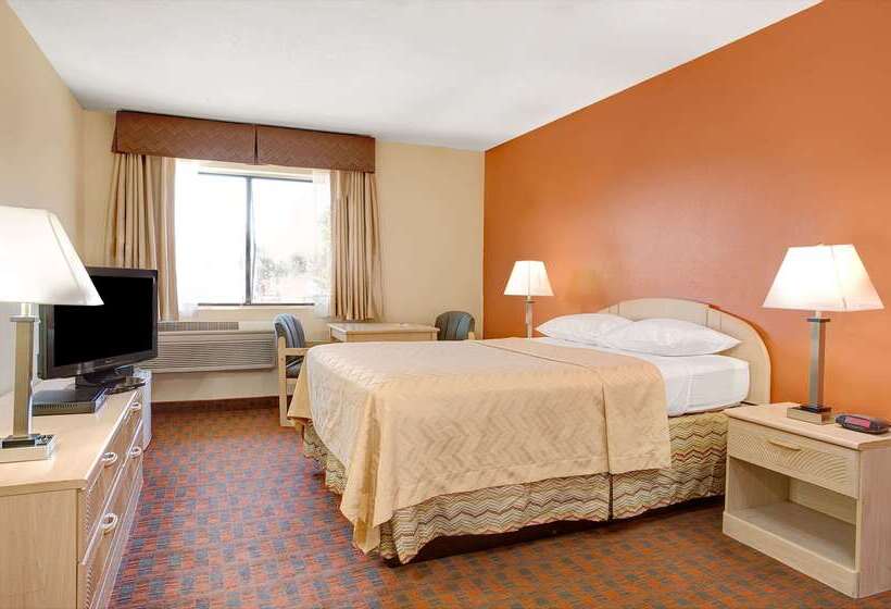 هتل Days Inn By Wyndham Woodland