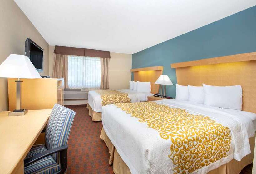 هتل Days Inn By Wyndham Woodland