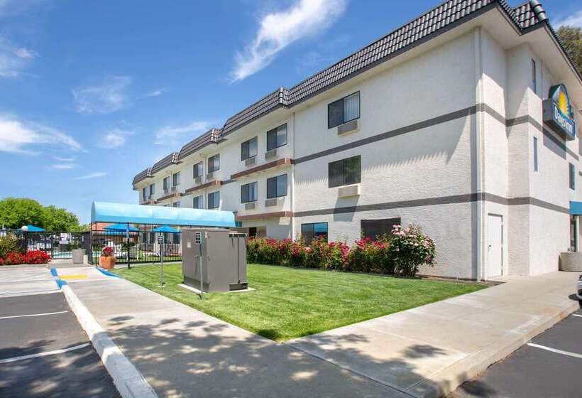 هتل Days Inn By Wyndham Woodland