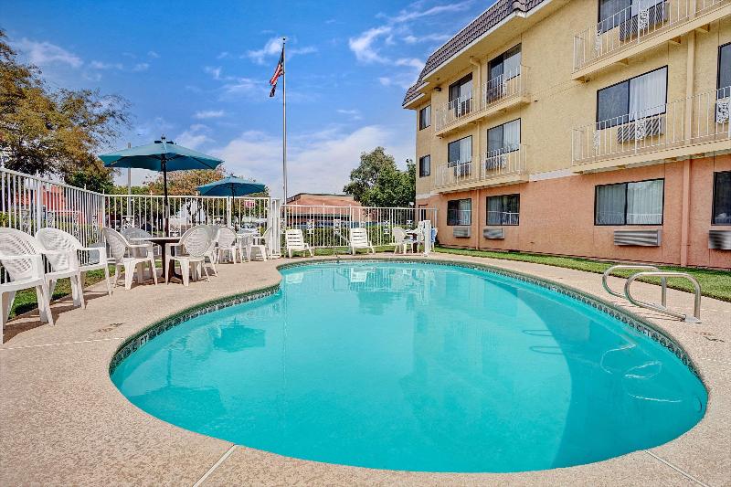 هتل Days Inn By Wyndham Woodland