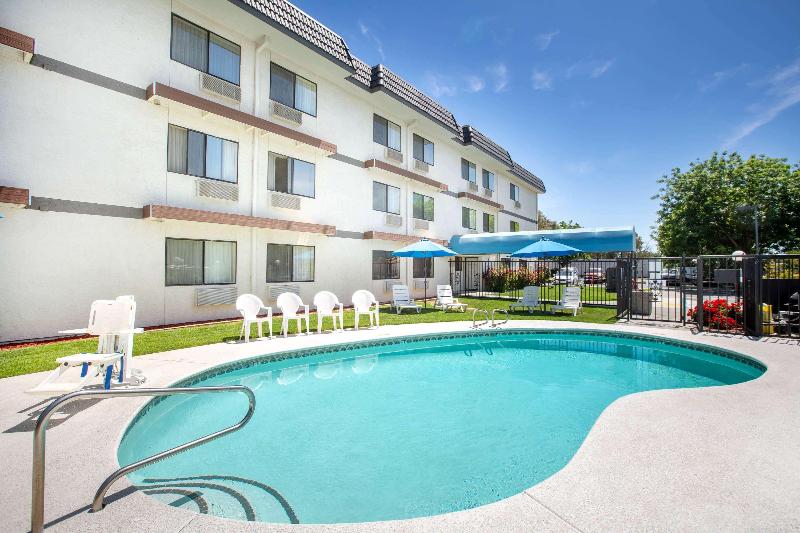 هتل Days Inn By Wyndham Woodland